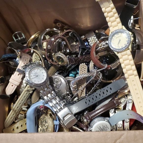 8 lbs of Watches‎ 8 Pounds Variety of Watch Wristwatch Timepiece Chronograph - Picture 3 of 4